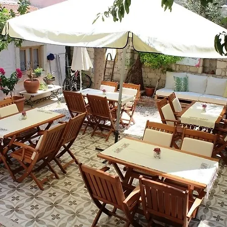 Lilyum Alacati Butik Hotel *